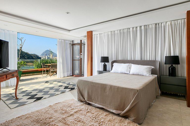 Rio010 - Demeure en bord de mer à Leblon