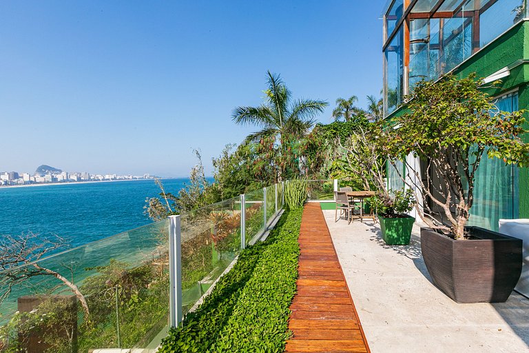 Rio010 - Demeure en bord de mer à Leblon