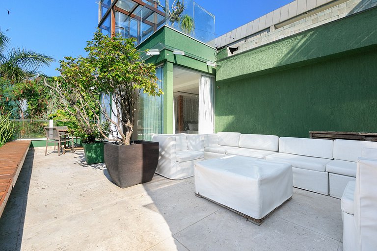 Rio010 - Gran mansión junto al mar en Leblon