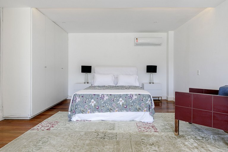 Rio010 - Gran mansión junto al mar en Leblon