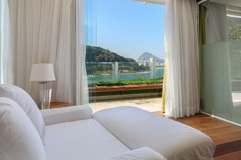 Rio010 - Demeure en bord de mer à Leblon