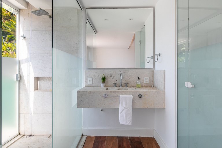 Rio010 - Mansão beira-mar em Leblon