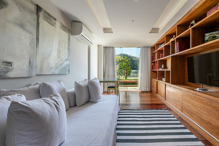 Rio010 - Demeure en bord de mer à Leblon