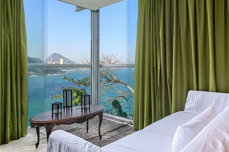 Rio010 - Demeure en bord de mer à Leblon