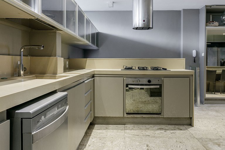 Rio010 - Gran mansión junto al mar en Leblon