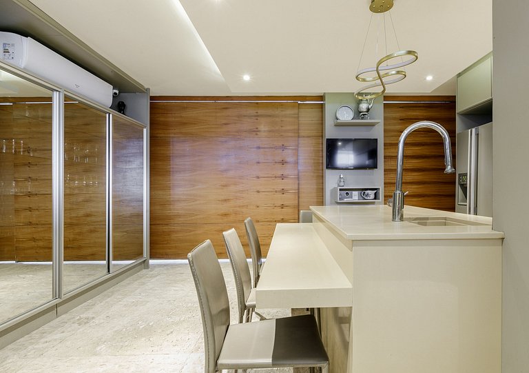 Rio010 - Demeure en bord de mer à Leblon