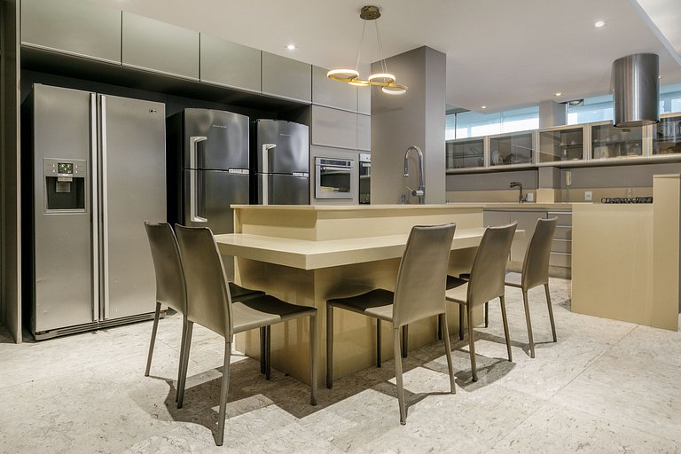 Rio010 - Mansão beira-mar em Leblon