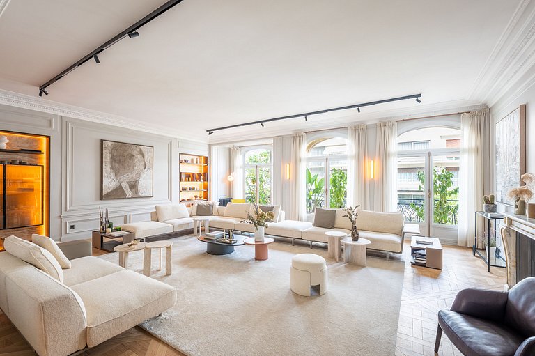Par072 - Luxury 5 bedroom apartment in Chaillot