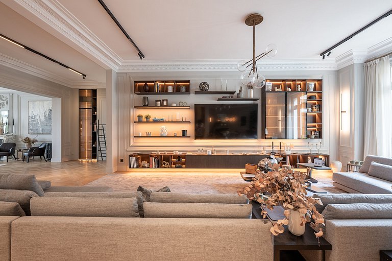 Par072 - Luxury 5 bedroom apartment in Chaillot