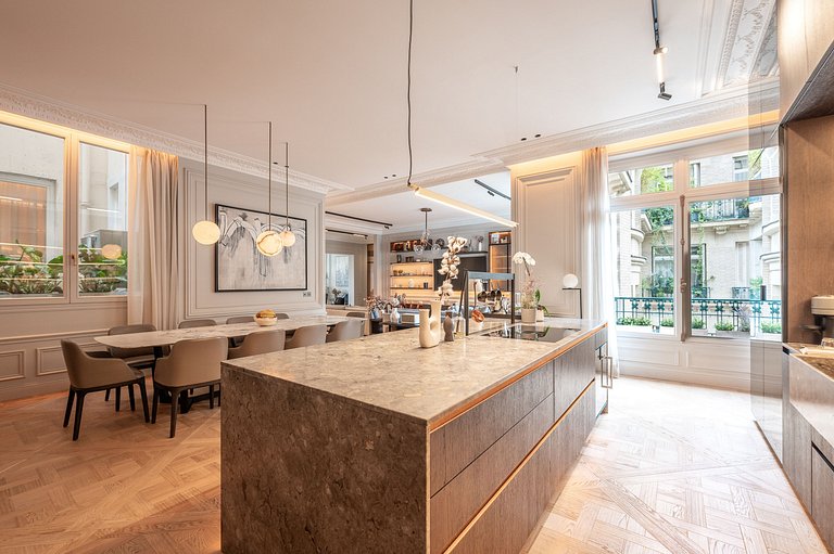 Par072 - Luxury 5 bedroom apartment in Chaillot