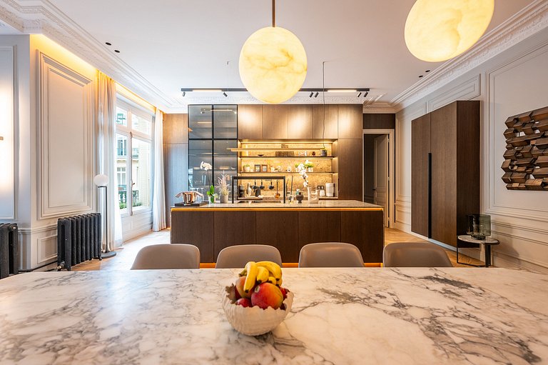 Par072 - Luxury 5 bedroom apartment in Chaillot