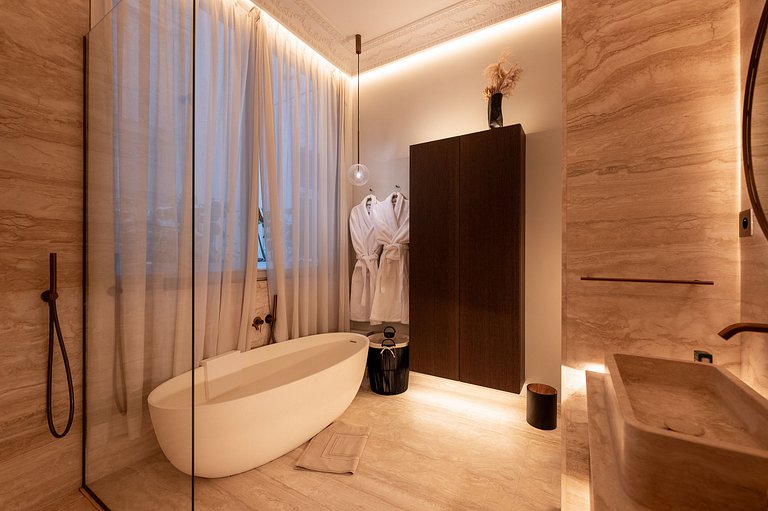 Par072 - Luxury 5 bedroom apartment in Chaillot