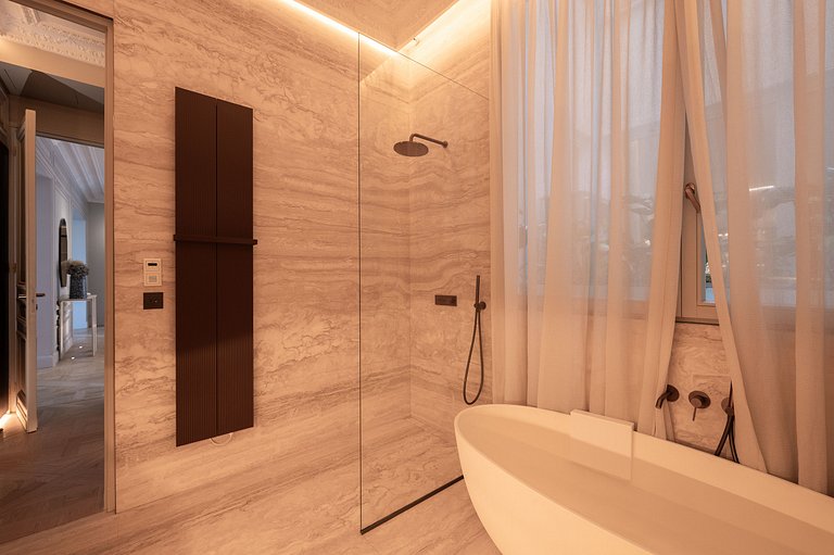 Par072 - Luxury 5 bedroom apartment in Chaillot