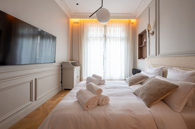Par072 - Luxury 5 bedroom apartment in Chaillot