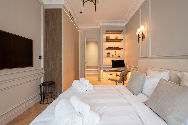 Par072 - Luxury 5 bedroom apartment in Chaillot
