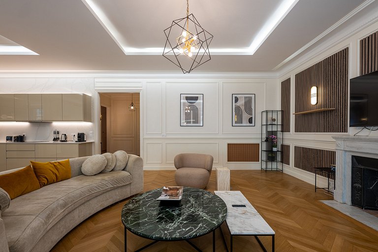 Par058 - Luxury 280 sqm apartment in Triangle d'Or