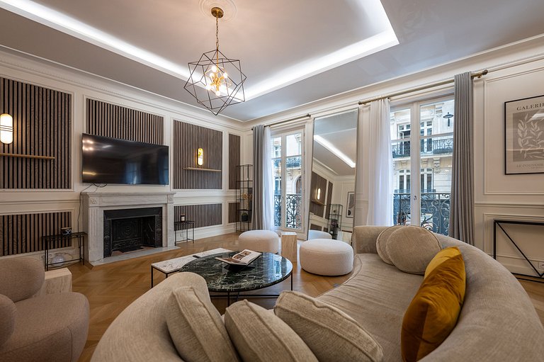 Par058 - Luxury 280 sqm apartment in Triangle d'Or
