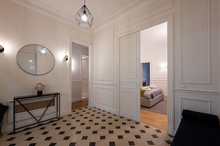 Par058 - Luxury 280 sqm apartment in Triangle d'Or