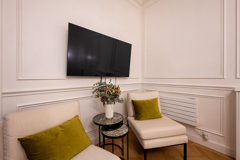 Par058 - Luxury 280 sqm apartment in Triangle d'Or