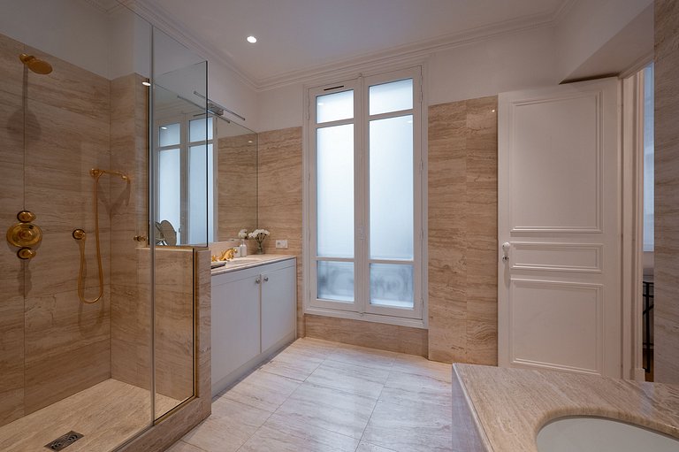 Par058 - Luxury 280 sqm apartment in Triangle d'Or