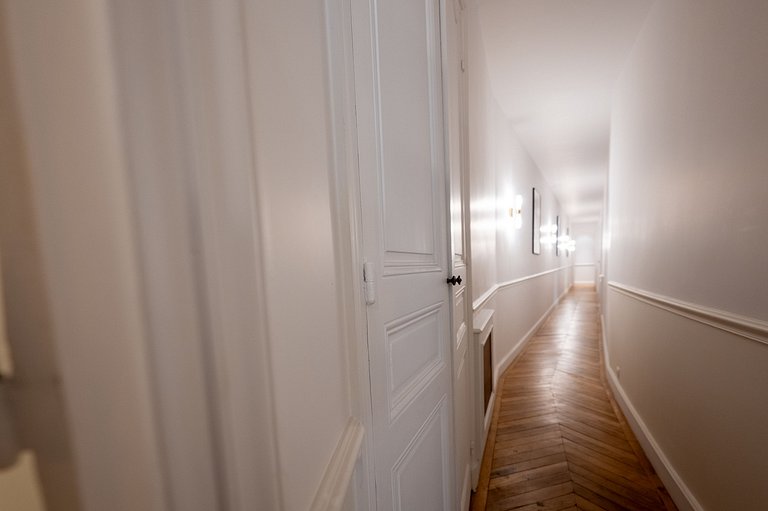 Par058 - Luxury 280 sqm apartment in Triangle d'Or