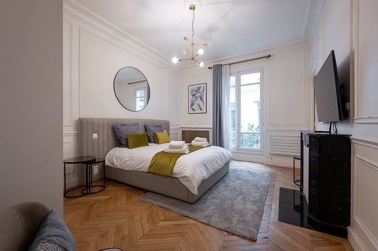Par058 - Luxury 280 sqm apartment in Triangle d'Or