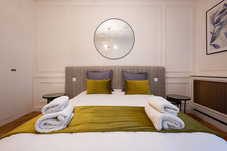 Par058 - Luxury 280 sqm apartment in Triangle d'Or