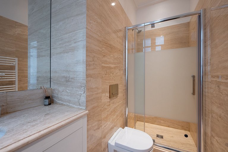 Par058 - Luxury 280 sqm apartment in Triangle d'Or