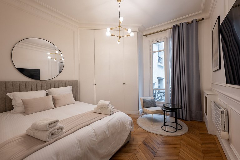Par058 - Luxury 280 sqm apartment in Triangle d'Or