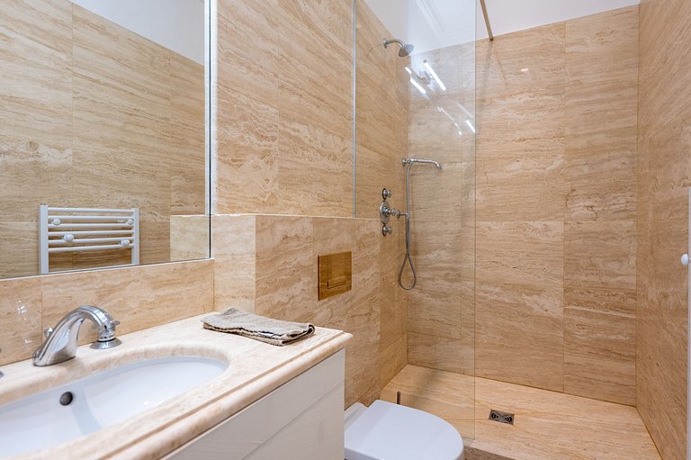 Par058 - Luxury 280 sqm apartment in Triangle d'Or