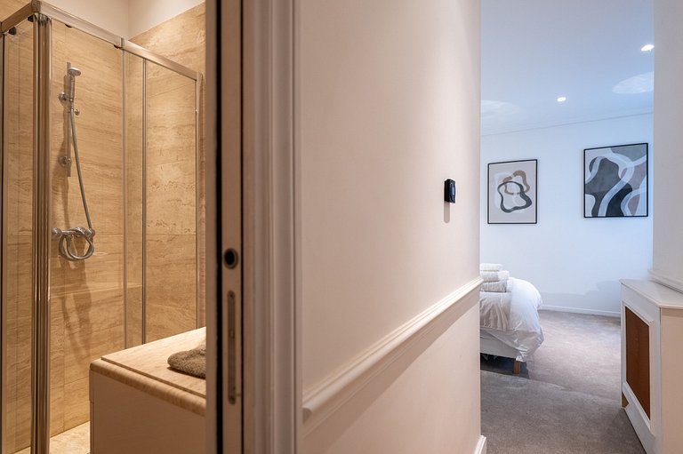 Par058 - Luxury 280 sqm apartment in Triangle d'Or