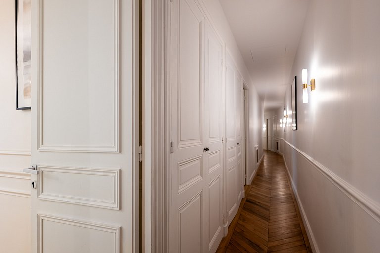 Par058 - Luxury 280 sqm apartment in Triangle d'Or