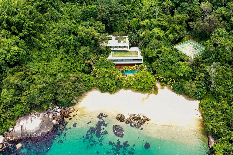 Pty008 - Luxury beachfront villa in Paraty