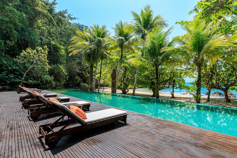 Pty008 - Luxury beachfront villa in Paraty