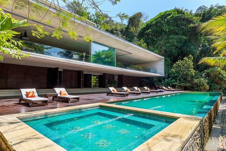 Pty008 - Luxury beachfront villa in Paraty