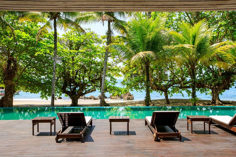 Pty008 - Luxury beachfront villa in Paraty