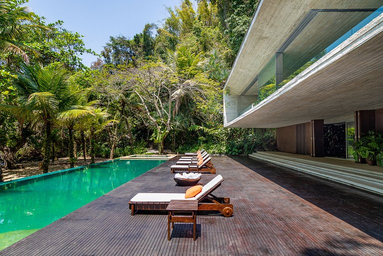 Pty008 - Luxury beachfront villa in Paraty