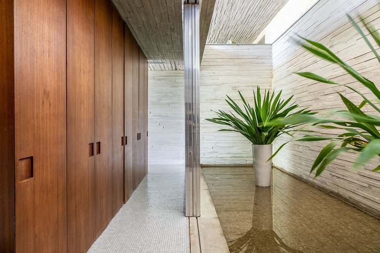 Pty008 - Luxury beachfront villa in Paraty