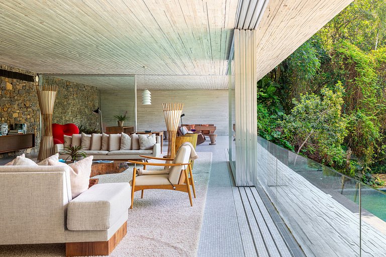 Pty008 - Luxury beachfront villa in Paraty