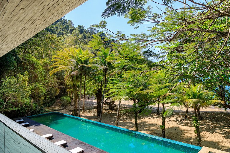 Pty008 - Luxury beachfront villa in Paraty
