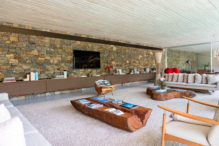Pty008 - Luxury beachfront villa in Paraty