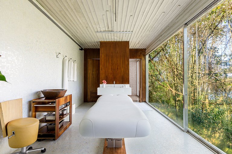 Pty008 - Luxury beachfront villa in Paraty