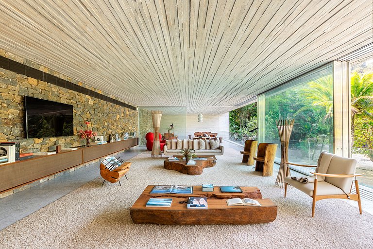 Pty008 - Luxury beachfront villa in Paraty