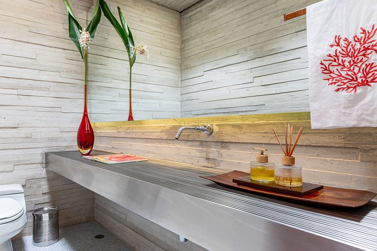 Pty008 - Luxury beachfront villa in Paraty
