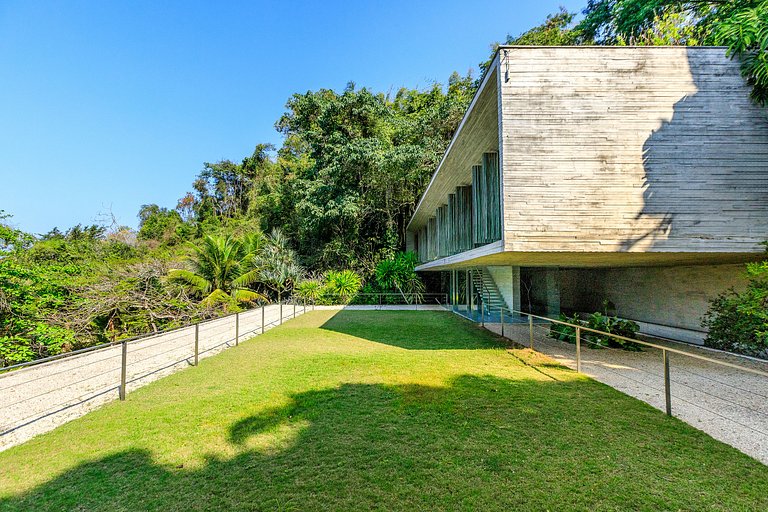 Pty008 - Luxury beachfront villa in Paraty