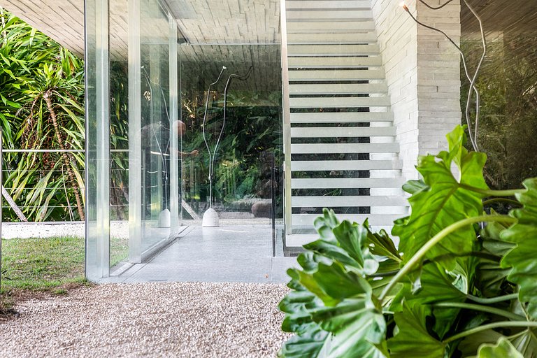 Pty008 - Luxury beachfront villa in Paraty