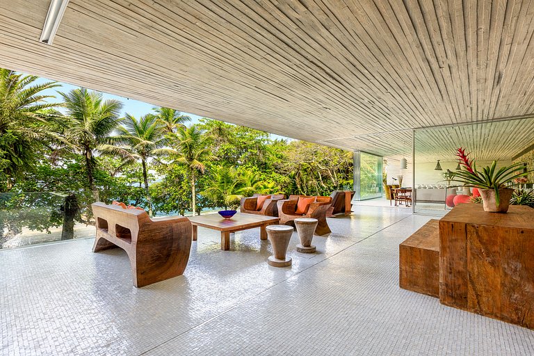 Pty008 - Luxury beachfront villa in Paraty