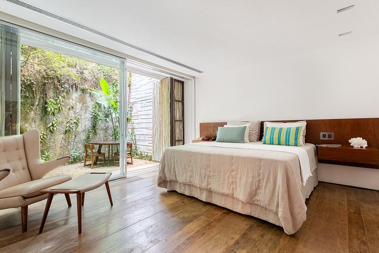 Pty008 - Luxury beachfront villa in Paraty