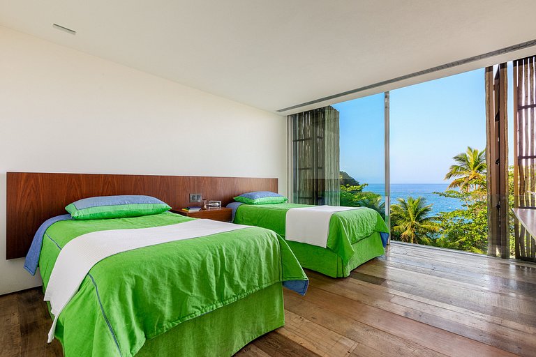 Pty008 - Luxury beachfront villa in Paraty