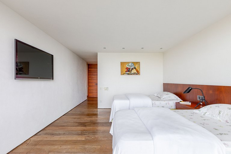 Pty008 - Luxury beachfront villa in Paraty